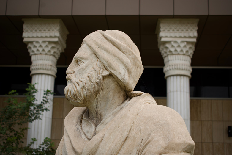 Sulaimani’s municipal library is under the watchful eyes of Kurdistan’s national poets.